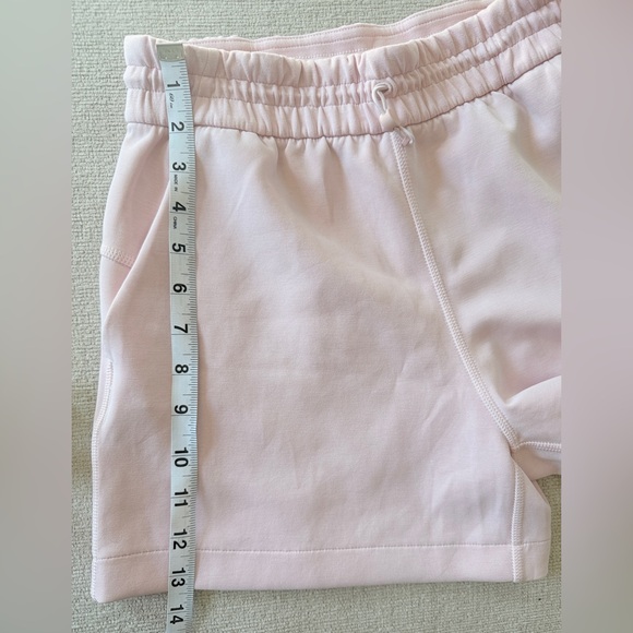 Lululemon Softstreme High-Rise 4" Strawberry Milkshake NWOT Pockets Shorts S 4 - Picture 11 of 12